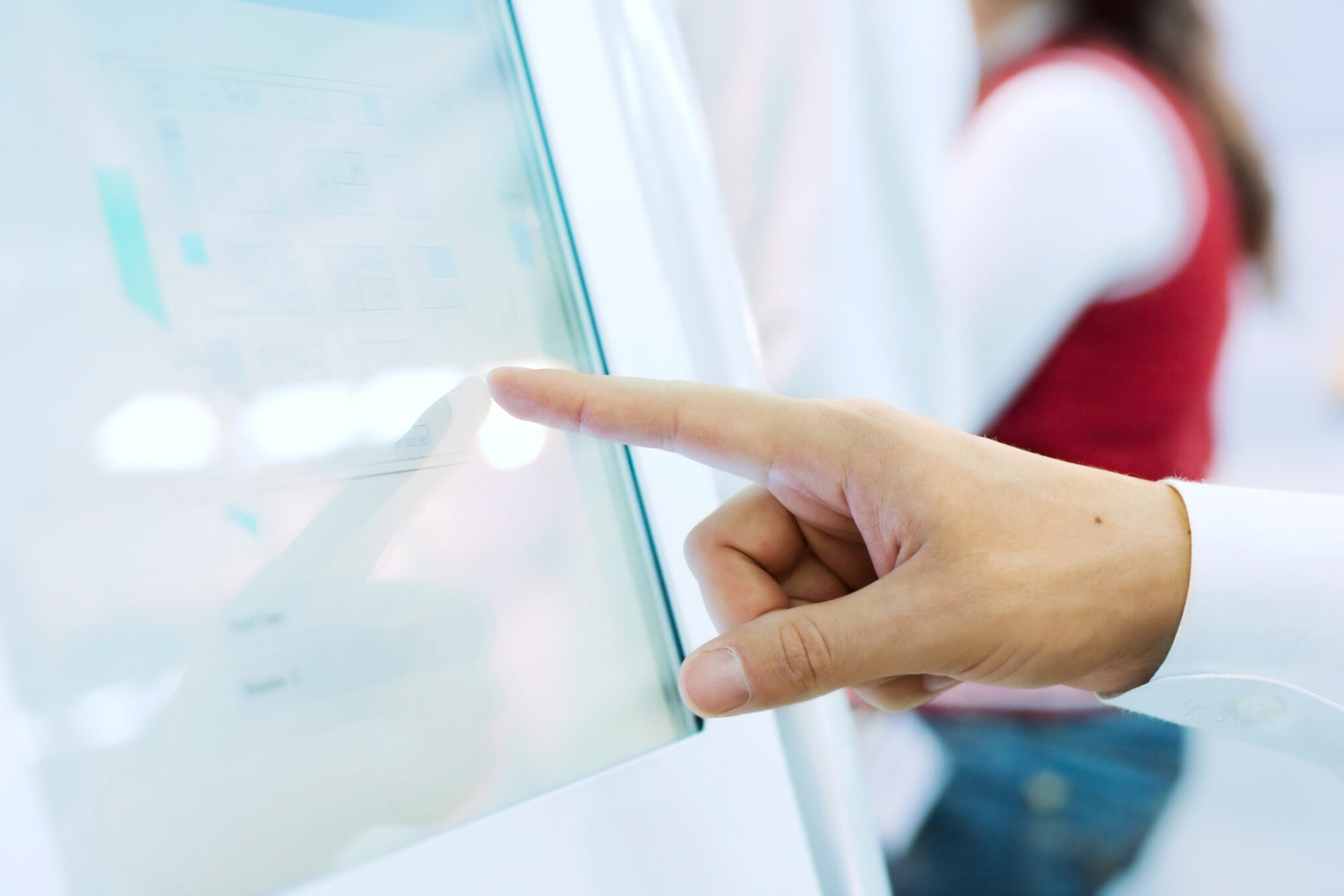 Using Digital Signage and Gamification to Engage Restaurant Customers